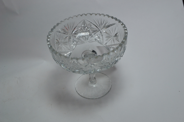 Pedestal Stemmed Fruit Bowl.