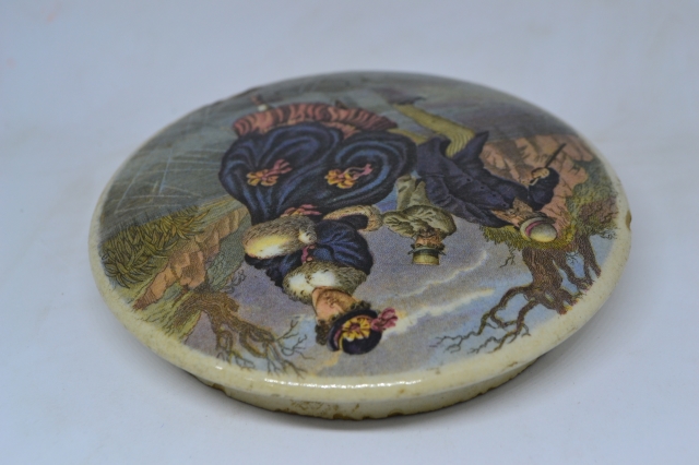 Prattware Lid 'The Skaters'.