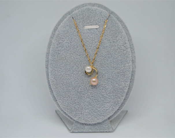 A 9ct Gold Two Coloured Cultured Pearl Necklace.