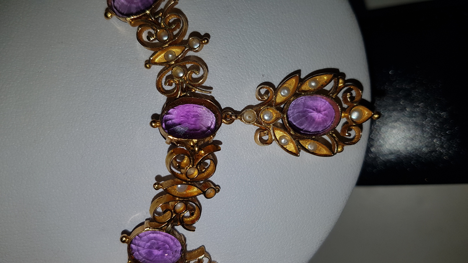 A 22 ct Gold, Amethyst And Seed Pearl Necklace