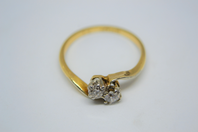 18ct Two Stone Diamond Ring.