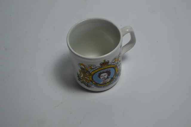 Commemorative Mug 'Elizabeth II Silver Jubilee.'