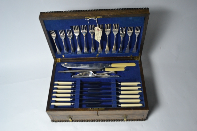 Edwardian Oak Canteen of Bone Handled Silver Plated Cutlery